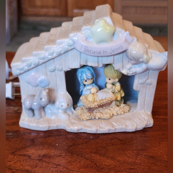 Precious Moments Come Let Us Adore Him Porcelain Lighted Creche Nativity Scene